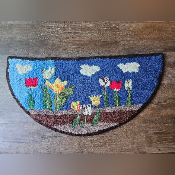 Vintage handmade rug, flower garden cottagecore half circle floor rug - Picture 2 of 13